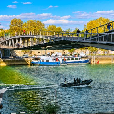 Passerelle Simone-de-Beauvoir, 2 mai 2016, Paris, France.