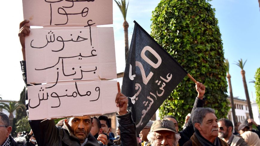Des marocains manifestent contre la montée des prix à Rabat le 20 février 2022