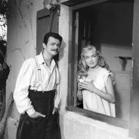 Serge Reggiani et Simone Signoret dans le film "Casque d'or" de Jacques Becker en 1952.