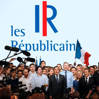 30/05/2015, Nicolas Sarkozy et François Fillon chantant la Marseillaise au Congrès fondateur de LR