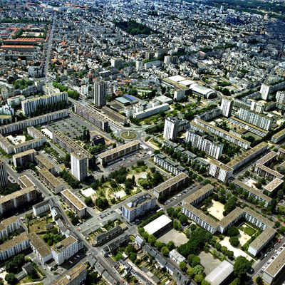 Vue aérienne du quartier du Sanitas à Tours, où les électeurs ont le sentiment que leurs problèmes sont absents du débat présidentiel