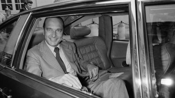 Jacques Chirac en Citroën CX à Paris lors des élections législatives le 6 septembre 1977 ©Getty - Daniel SIMON