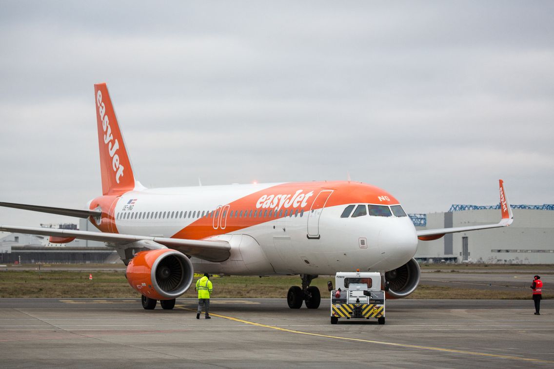 EasyJet has announced that it will recruit 1,000 pilots in five years
