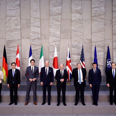 Les dirigeants du G7 lors d'un sommet de l'OTAN au siège de l'alliance à Bruxelles le 24 mars 2022.