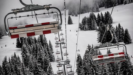 Empty chair lift are pictured at the Avoriaz ski resort ©AFP - Jeff Pachoud