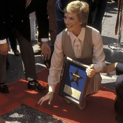Julie Andrews inaugure son étoile sur le Hollywood Walk of Fame le 5 octobre 1979
