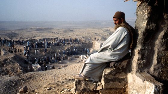 Chantier de fouilles archéologiques sur le site de Saqqarah (Egypte), en 1987. ©Getty - Jean-Luc Manaud/Gamma-Rapho