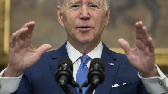 Joe Biden parle du soutien américain à l'Ukraine le 28 avril 2022 ©AFP - JIM WATSON