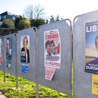 Panneaux électoraux à Dinan