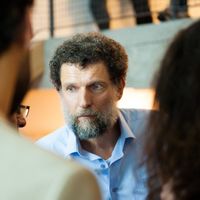 Osman Kavala, aujourd’hui âgé de 64 ans, avant sa mise en détention il y a quatre ans et demi.
