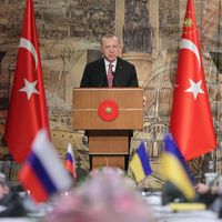 Le président turc Recep Tayyip Erdogan ouvre les pourparlers ukraino-russes, à Istanbul, le 29 mars 2022.