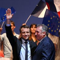 Emmanuel Macron avec François Bayrou, maire de Pau au Zénith, le 12 avril 2017 à Pau.