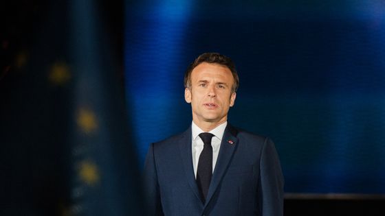 Le président réélu Emmanuel Macron prononce un discours après l'annonce de sa victoire. ©AFP - Anna Margueritat / Hans Lucas / Hans Lucas via AFP
