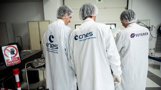 Des ingénieurs du Centre national d'études spatiales (CNES) au CNES de Toulouse, le 17 mars 2022. ©AFP - Lionel BONAVENTURE