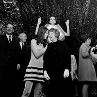 Dorothy McGowan et Violette Leduc à la première de "Qui êtes-vous Polly Maggoo ?" en octobre 1966