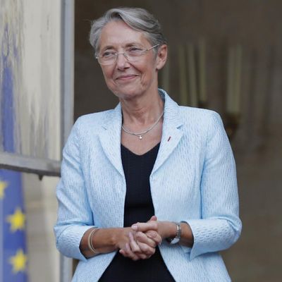 Elisabeth Borne, nouvelle Première ministre dans la cour de l'hôtel de Matignon, le 16 mai 2022.