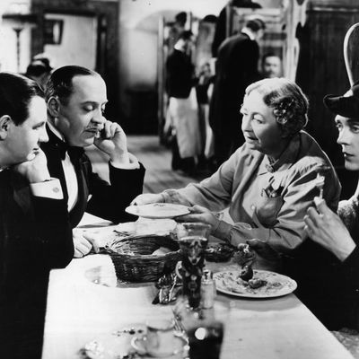 Naunton Wayne, Basil Radford, Dame May Whitty dans "The Lady Vanishes" réalisé par Alfred Hitchcock 1938