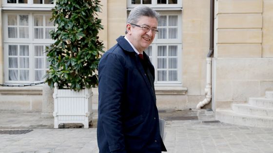 Jean-Luc Mélenchon dans la cour de l'hôtel de Matignon le 15 avril 2018 ©AFP - François GUILLOT