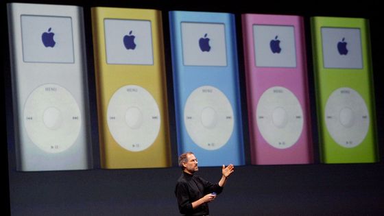 Sorti en 2004, l'iPod mini a fait décoller les ventes d'iPod, qui peinaient à s'envoler ©AFP - JUSTIN SULLIVAN / GETTY IMAGES NORTH AMERICA