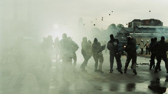 Policiers et manifestants lors d'une manifestation ©Getty - Gregor Hohenberg