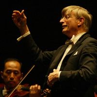 Le chef d’orchestre Herbert Blomstedt dirigeant l’Orchestre Royal du Concertgebouw d'Amsterdam