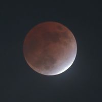 Une partie des Terriens pourront assister à une éclipse totale de Lune dans la nuit de dimanche à lundi.