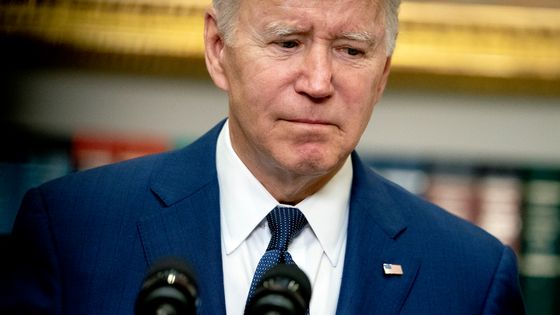 Joe Biden à la Maison Blanche le 24 mai 2022 après la fusillade dans une école élémentaire au Texas qui a tué 19 enfants et 2 adultes. ©AFP - STEFANI REYNOLDS