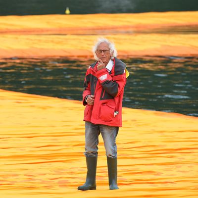 Christo et son œuvre d'art contemporain in situ éphémère "The Floating Piers" à Sulzano, en Italie (16.06.2016)
