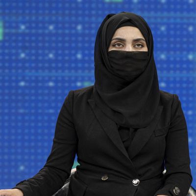 Thamina Usmani, présentatrice à Tolo TV, à Kaboul (Afghanistan), le 22 mai 2022.