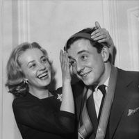 Jeanne Moreau et Louis Malle lors de la remise du Prix Louis Delluc pour le film "Ascenseur pour l'échafaud" (1957)