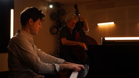 Thomas Enhco et Kyle Eastwood dans les studios FIP ©Radio France - Clément Echard