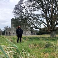 Lord Randal Plunkett sur le domaine du château de Dunsany, qu'il a décidé de laisser à l'état sauvage.