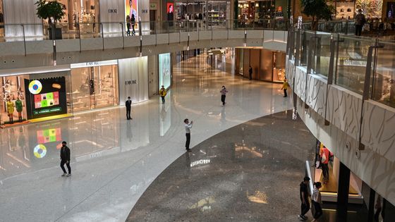 Les ventes au détail de la Chine ont chuté à leur plus bas niveau en plus de deux ans, selon les données officielles du 16 mai 2022. ©AFP - Hector Retamal