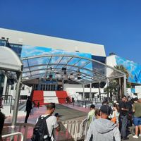 Le tapis rouge a été installé à quelques heures de l'ouverture de la 75e édition du Festival de Cannes, où le public est de retour
