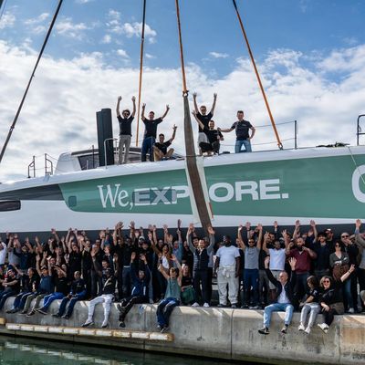 La mise à l'eau du catamaran "We Explore", le 5 mai 2022.