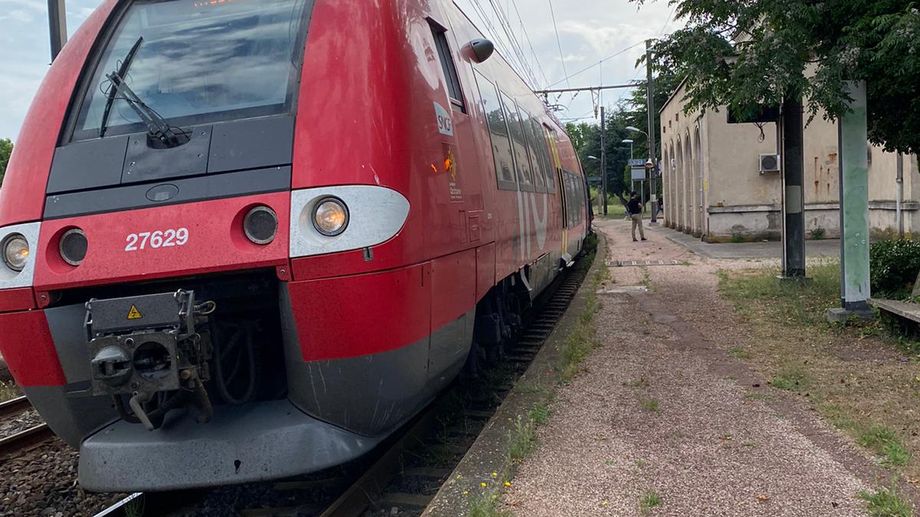 La circulation des trains entre Nîmes et Tarascon perturbée après l'accident d'un bus sous un pont