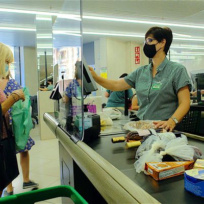 Mesures de protection dans un supermarché (photo d'illustration)