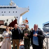 Charles Michel (deuxième à partir de la gauche), Président du Conseil européen, lundi 9 mai sur le port d’Odessa, à l’arrêt en raison du blocus russe.