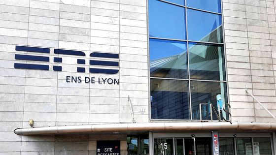 Depuis le mois de janvier 2022, une quinzaine d'étudiants des ENS se donnent régulièrement rendez vous, comme ici à l'ENS Lyon, pour repenser la recherche. ©Radio France - Cécile de Kervasdoué