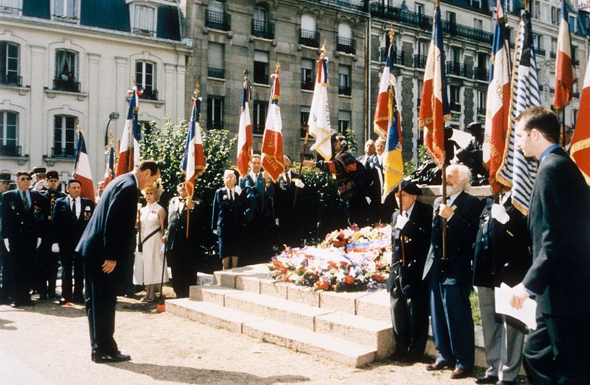 Jacques Chirac devient, le 16 juillet 1995, le premier Président de la République à reconnaître la responsabilité de la police dans la rafle du Vel d'Hiv.