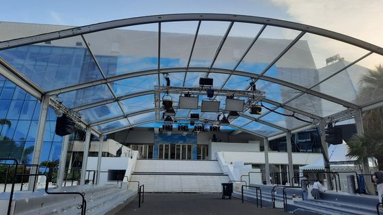 Le tapis rouge ne sera posé que quelques heures avant l'ouverture du Festival pour éviter de l'abîmer