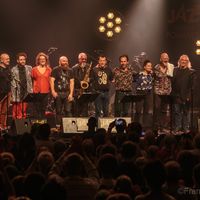 Les 10 Résidents de Jazz Sous les Pommiers sur la scène de la Salle Marcel Hélie à Coutances le 26 août 2021