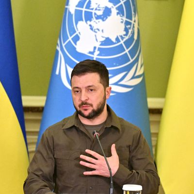 Le président Zelensky en conférence de presse avec le Secrétaire général des Nations Unies Guterres le 28 avril 2022