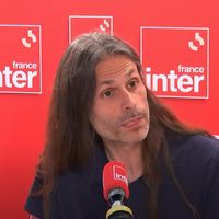L'astrophysicien Aurélien Barrau au micro de Mathieu Vidard dans l'émission "La Terre au Carré", mai 2022