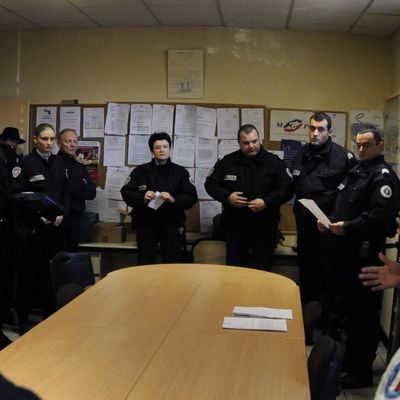 Un brief au commissariat.