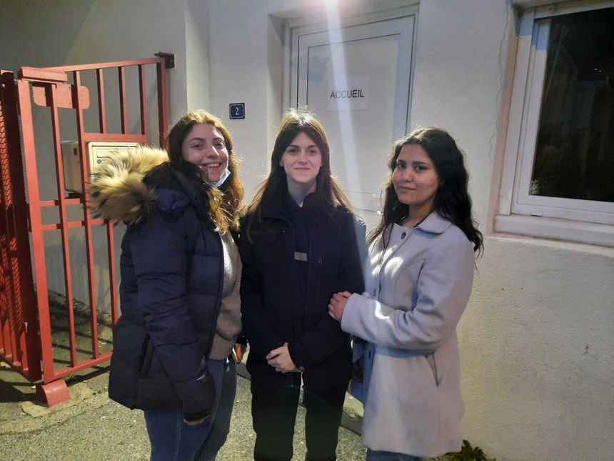 Mattéa, Elisabeth, Abir, un groupe d’amies de Bastia