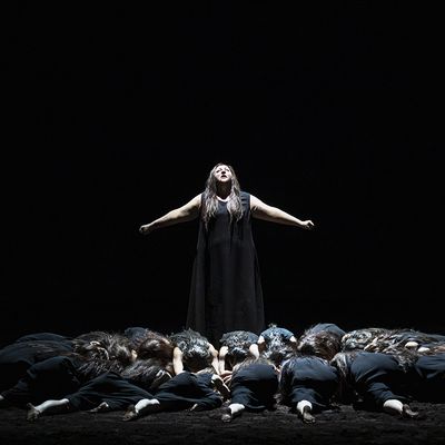 Scène de Plateau d'Elektra à l'Opéra de Paris
