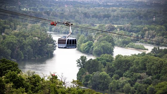 Teleo, au dessus de la Garonne ©AFP - Lionel BONAVENTURE