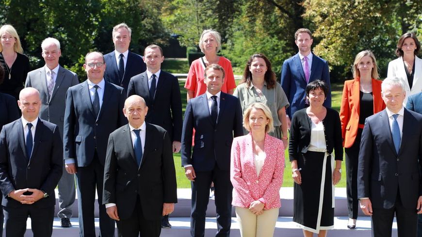 Une partie du gouvernement de Jean Castex, à l'été 2020, dans les jardins de l'Elysée.