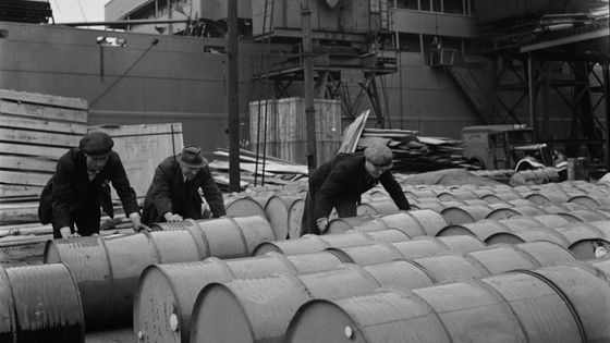 Marchandises américaines déchargées dans un port britannique en juin 1941 ©Getty - Horace Abrahams
